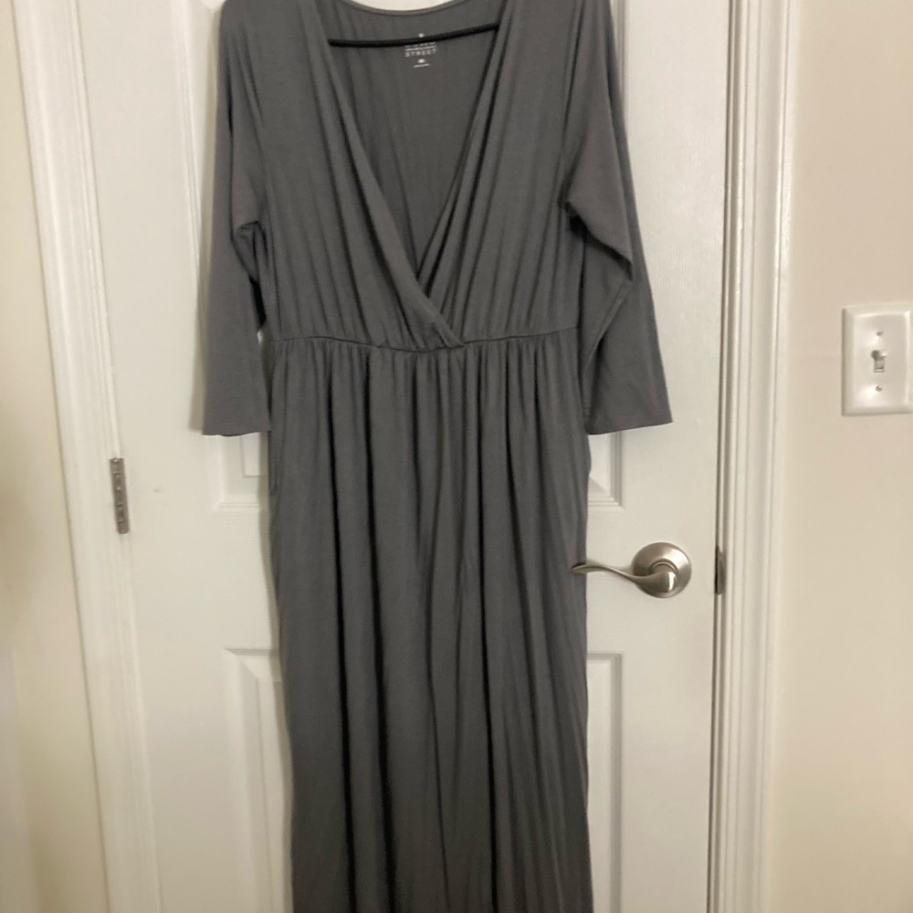The most unexpectedly chic M NYandCo grey long sleeve Maxi dress with pockets
